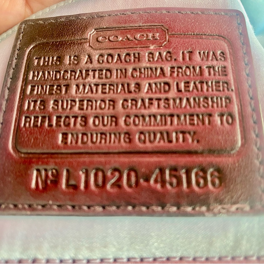 Elegant Coach Black Leather Shoulder/handle Bag with unique silver label/closure - Picture 13 of 13